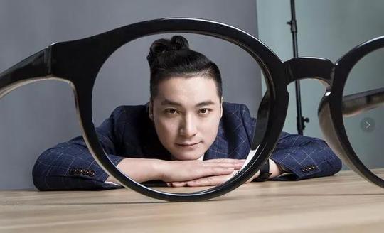 游走在古典与时尚之间，带你走进10年威古氏