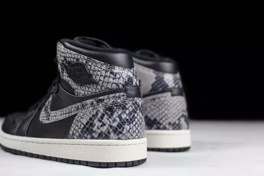 airjordan1low白黑蓝真假对比,黑蛇白蛇全剧