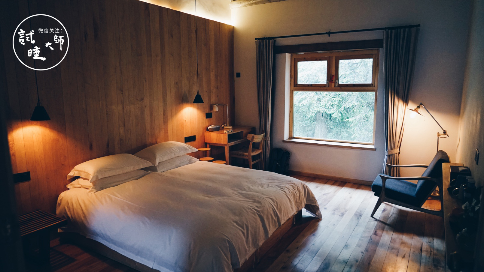 在梯田做成的无边泳池里游泳，私奔去这个隐秘山谷民宿做回野孩子