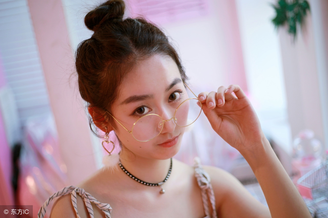 腼腆内向的女人怎么好追到手,怎么让内向的女生主动找你聊天