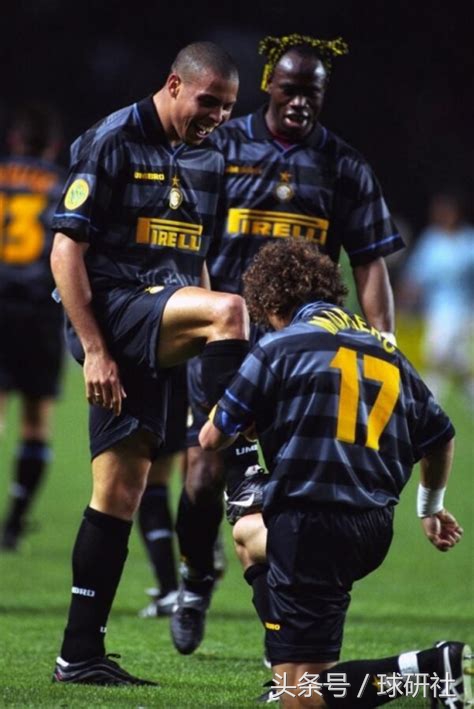 梅西和c罗谁才是当世足坛第一人,梅西巅峰时期和c罗谁更厉害