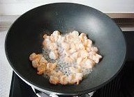 清炒虾仁的做法清淡可口,清炒虾仁这样做滑嫩鲜香掌握技巧