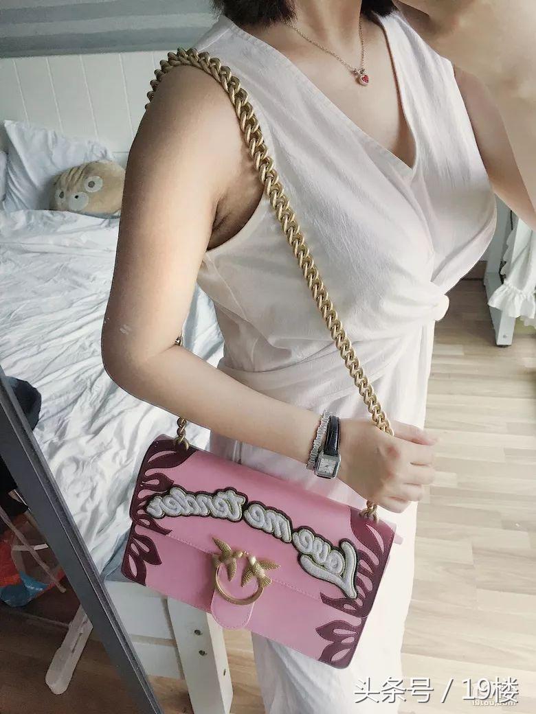 恨不得把喵塞包里!“扒光”四个姑娘的包包后,辣妈们流下了眼泪