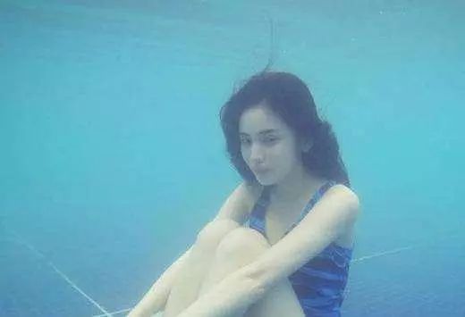 唐艺昕晒游玩美照新疆,特别甜美唐艺昕晒美照