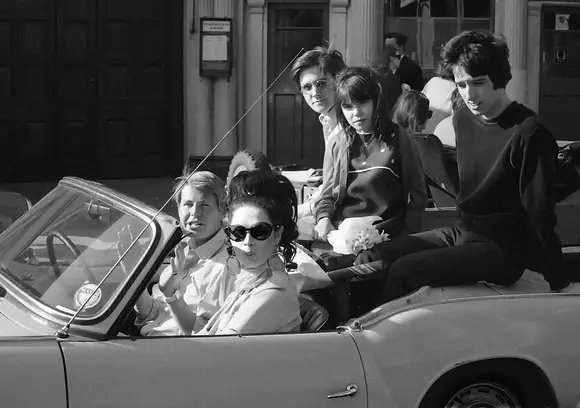 「逢逛必买」|“穿上她家的裙子,不去派对也该去喝一杯!”