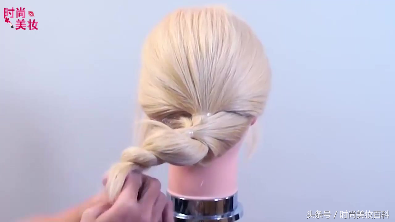发型扎法简单又好看不分发缝,发型设计咋弄的