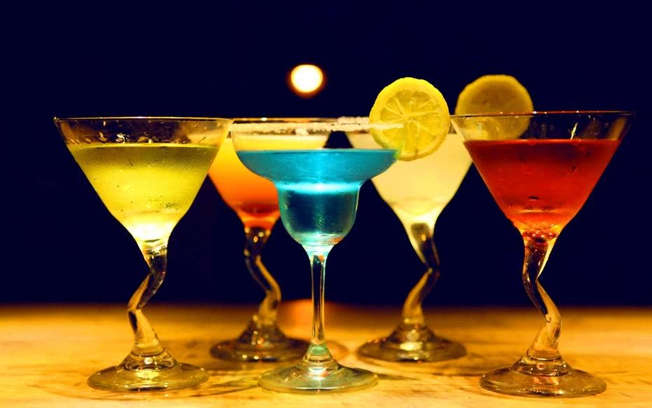 如何在家自制鸡尾酒,在家制作鸡尾酒常用的方法
