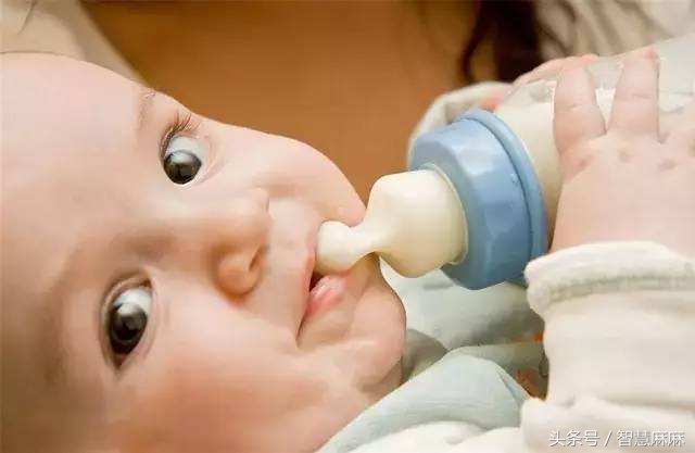 两岁宝宝突然不喝奶粉了什么原因,宝宝一喝奶粉就哭闹是什么原因