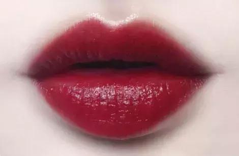 她用200万面霜公开打脸小红书女星？娱乐圈化妆品同款扒料！