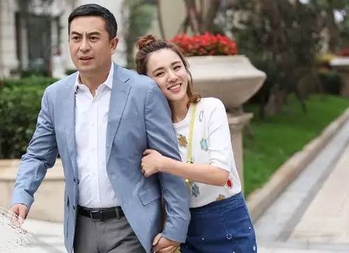 88年小姐姐人美心善，热心公益，郑恺见她脸都红了？