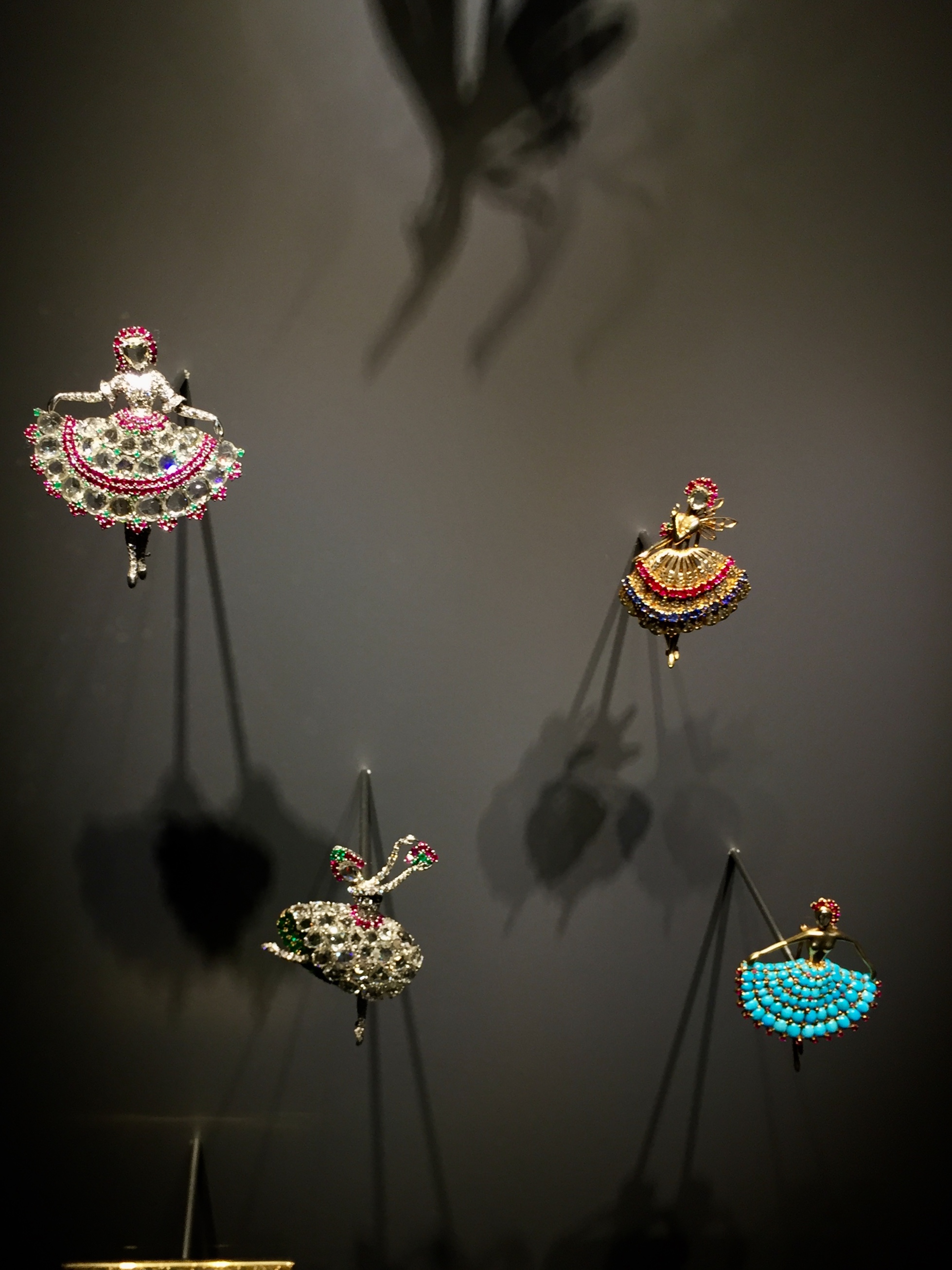 梵克雅宝黑色的四叶草是什么宝石,梵克雅宝四叶草是珠宝吗