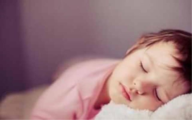 孩子说梦话缺什么维生素,宝宝总说梦话