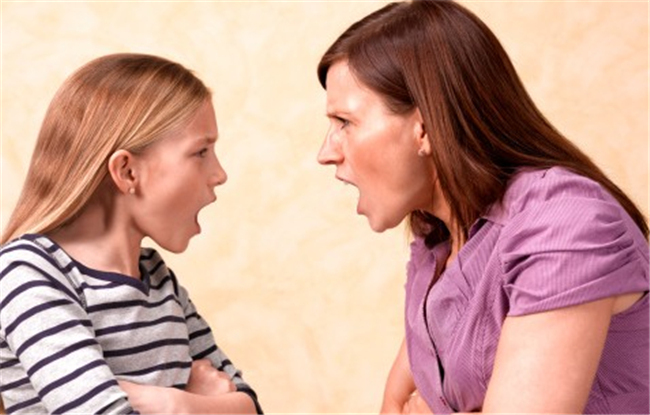 爸爸经常大吼大叫对孩子的影响,妈妈经常对孩子发脾气大吼大叫