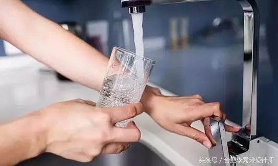 教你用一瓶水看懂水质问题,如何判断饮用水的水质好坏