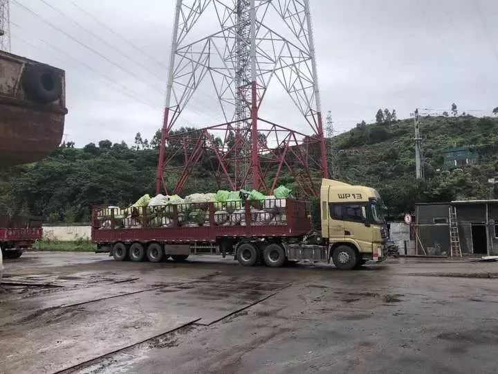 「恶心」数百吨韩国人扔掉的旧衣服被截获！你淘来的名牌货，可能来自太平间……