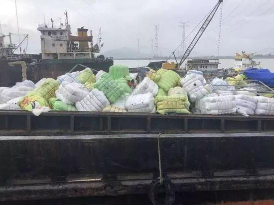 数百吨韩国旧衣在浙被截你淘的名牌货或暗藏病菌