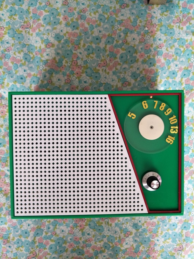 大喇叭收音机手工制作,用一个小喇叭制作简易收音机