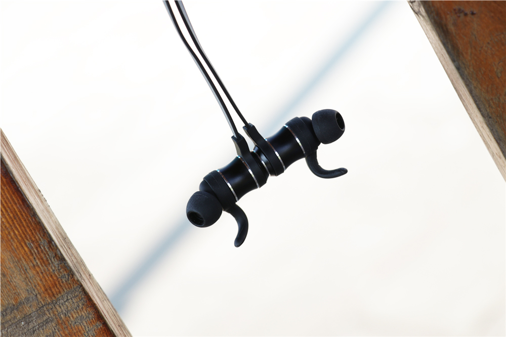 待机135小时，售价149元，爱国者蓝牙耳机S55体验！