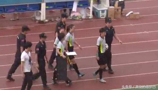 中国足球裁判争议判罚,中国足球裁判执法国际比赛