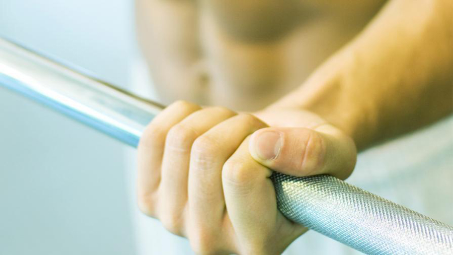 手上长老茧是身体缺什么吗,长时间健身手上有老茧怎么去除