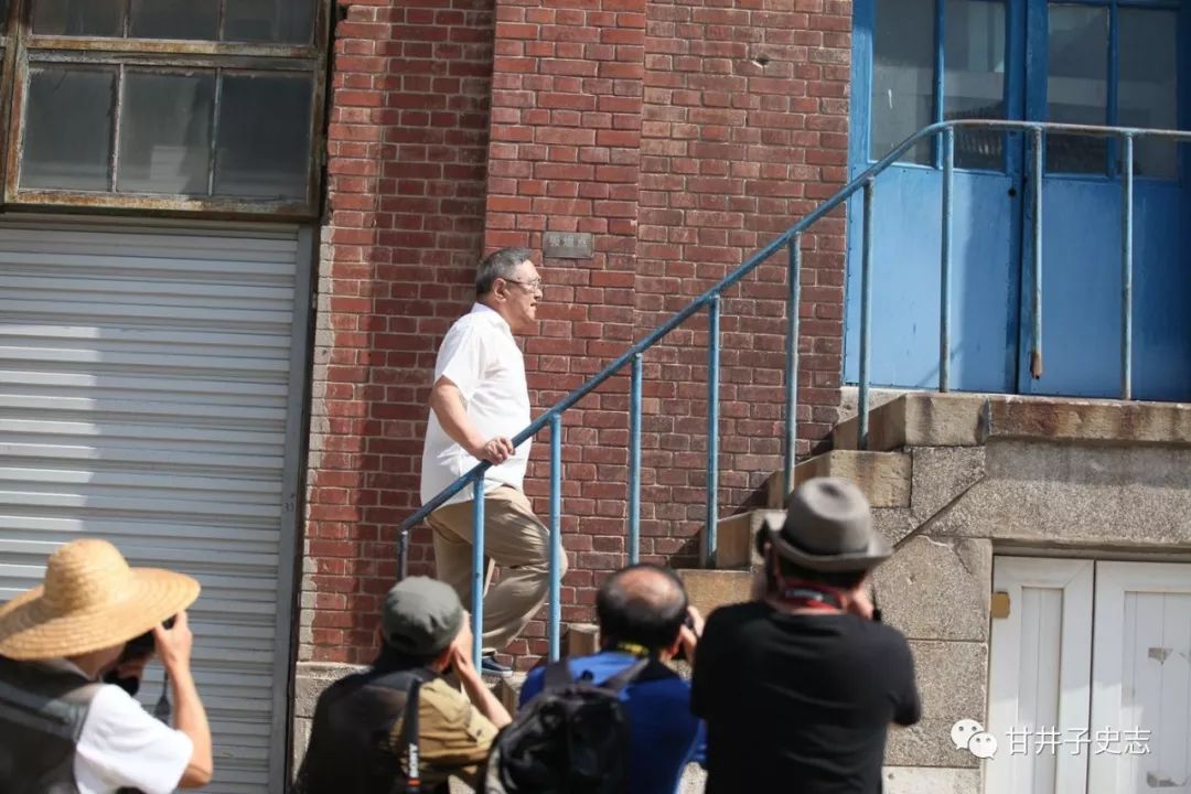 什么情况？八位摄影大咖竟然齐聚甘井子街头……