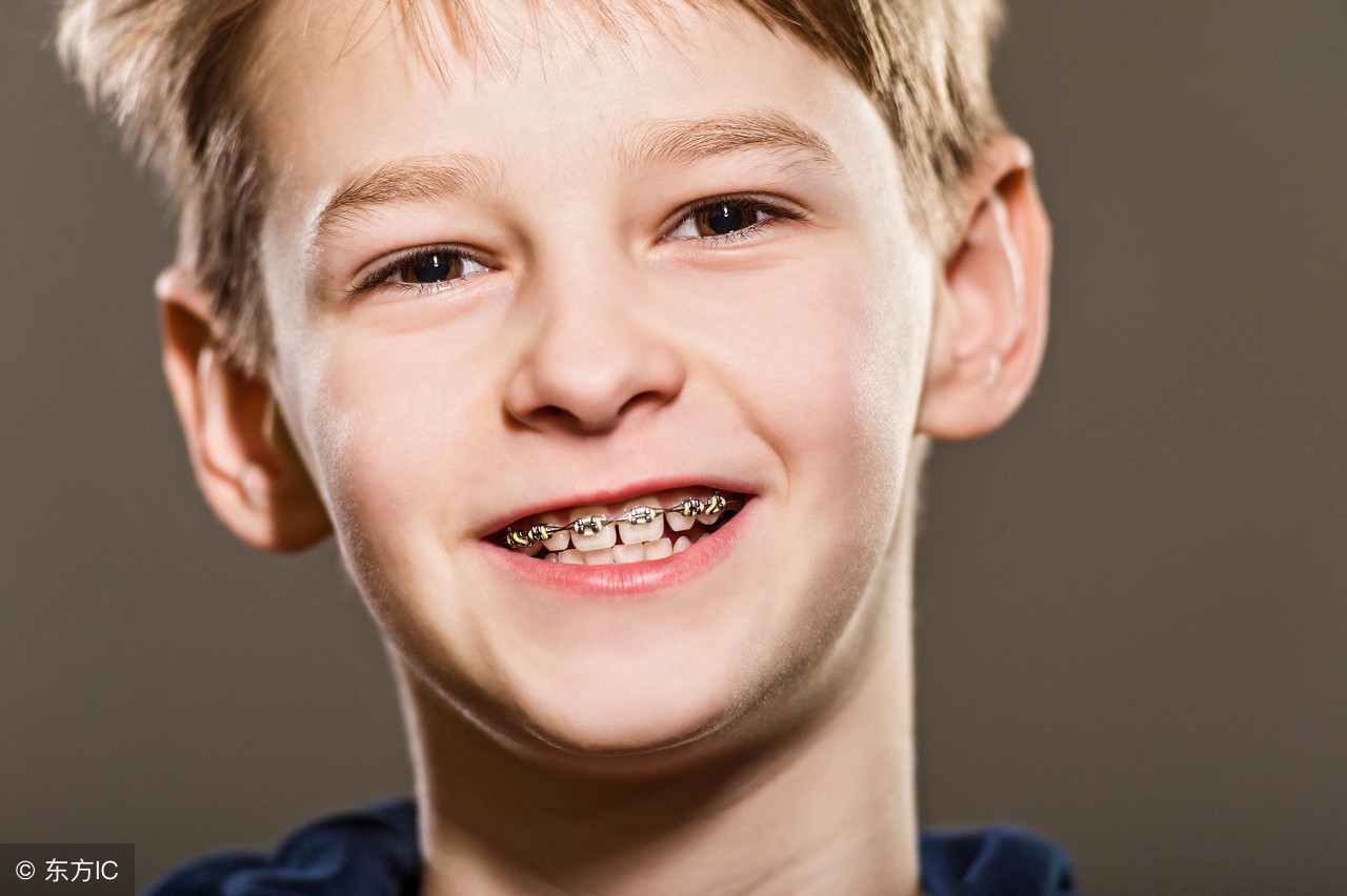 孩子刚刚换牙长歪了怎么补救,孩子换牙怎么才能确保不长歪