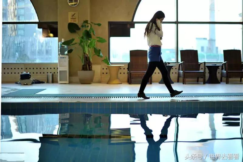 美女博士当“酒店试睡员”在旅游中挣钱