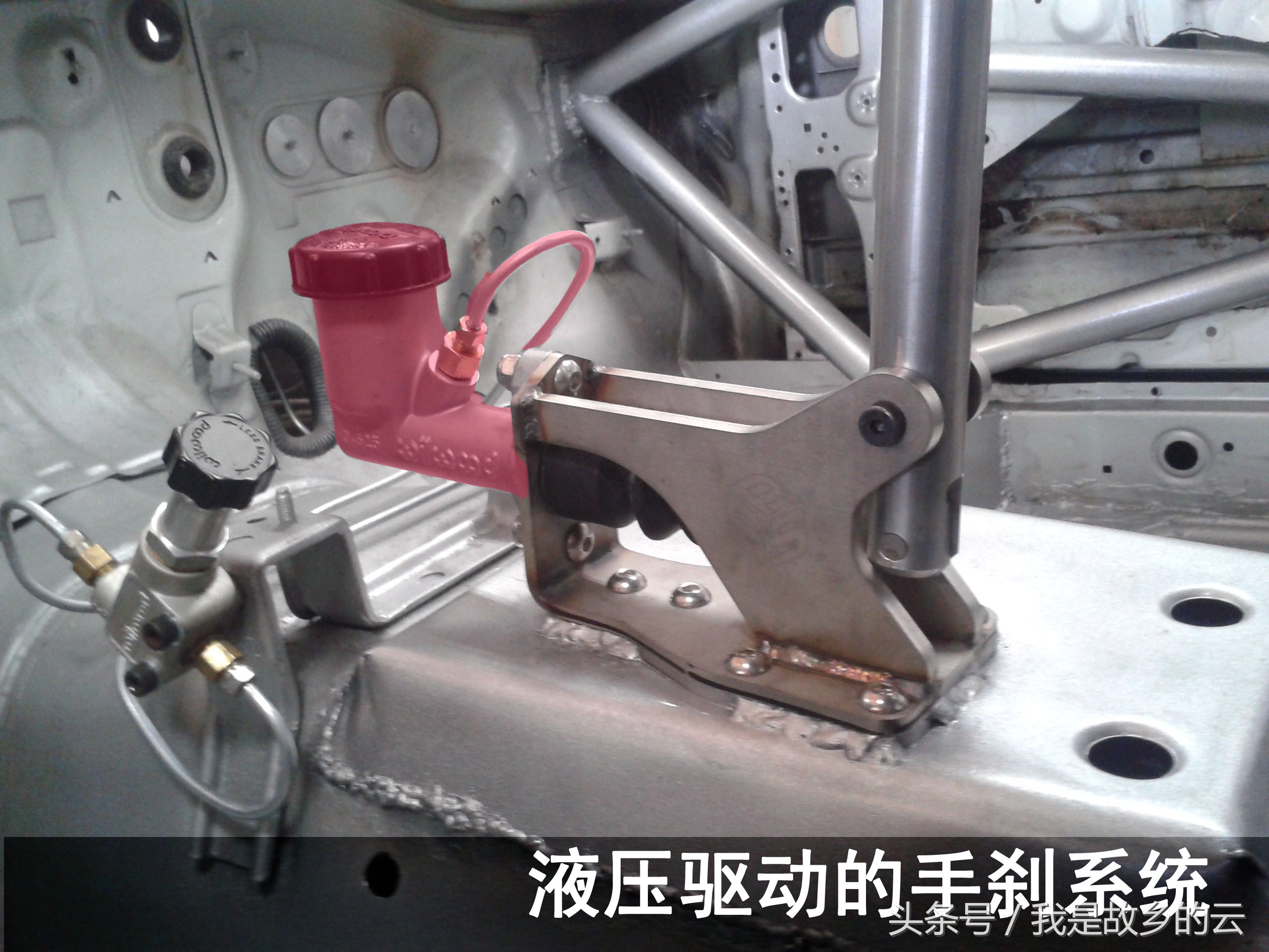 刹车控制的是前轮还是后轮,刹车是前轮磨损快还是后轮磨损快