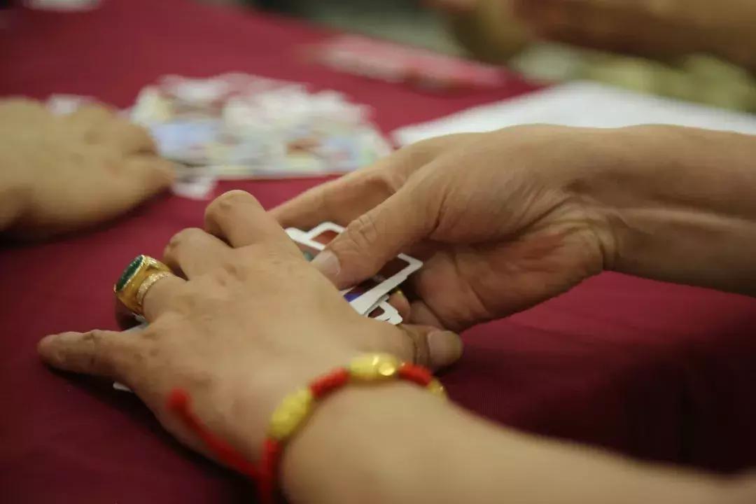 每晚6点，一百万上海男人都在干同一件事丨现在上海