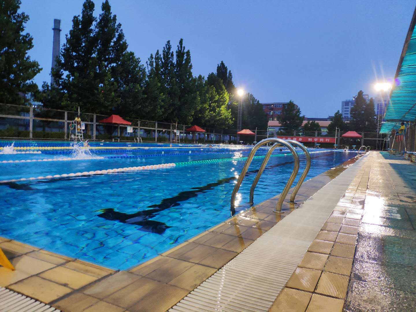 露天游泳池的弊端,露天游泳池违法吗