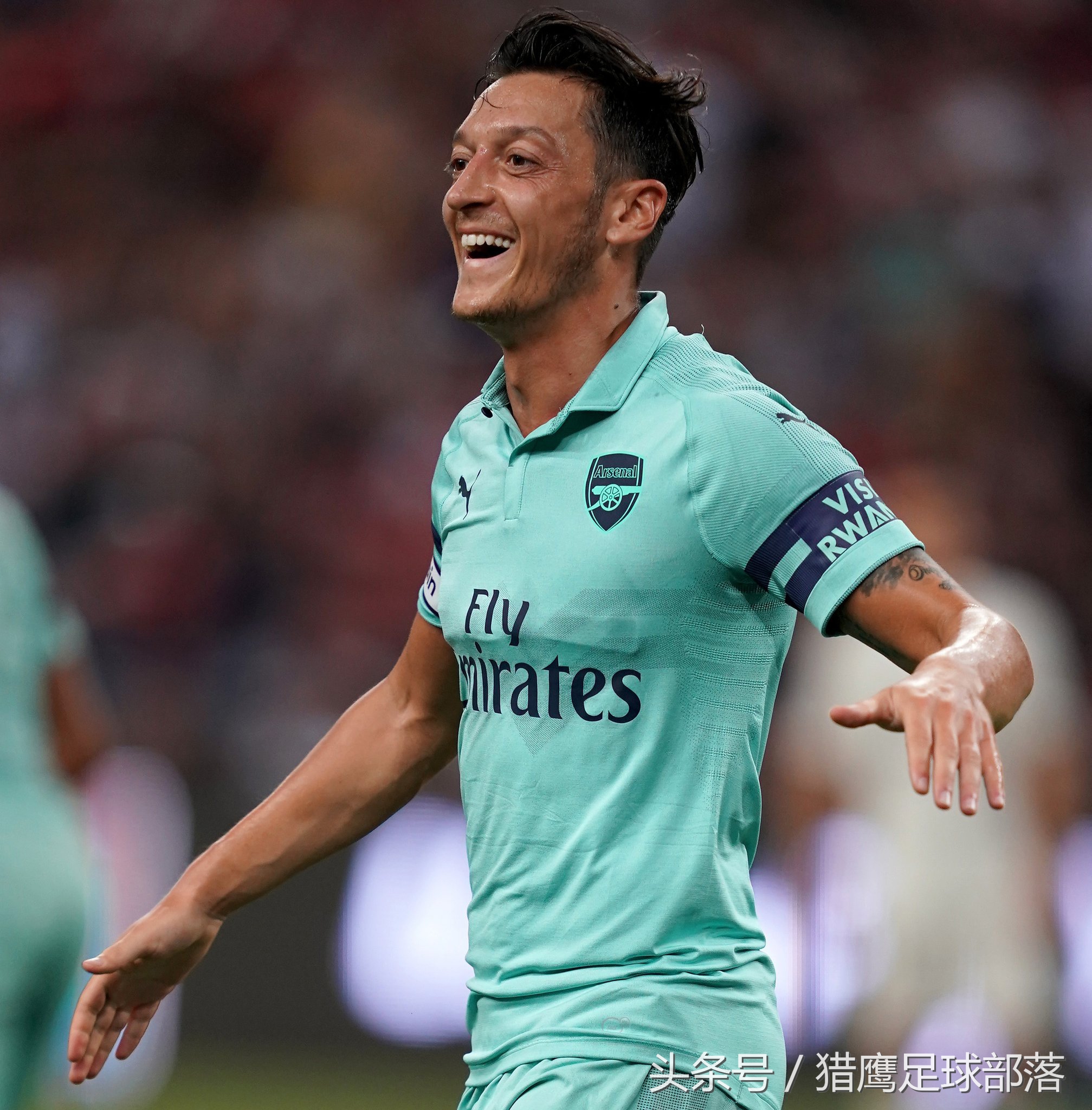 阿森纳10号厄齐尔庆祝动作,阿森纳11-12赛季队长