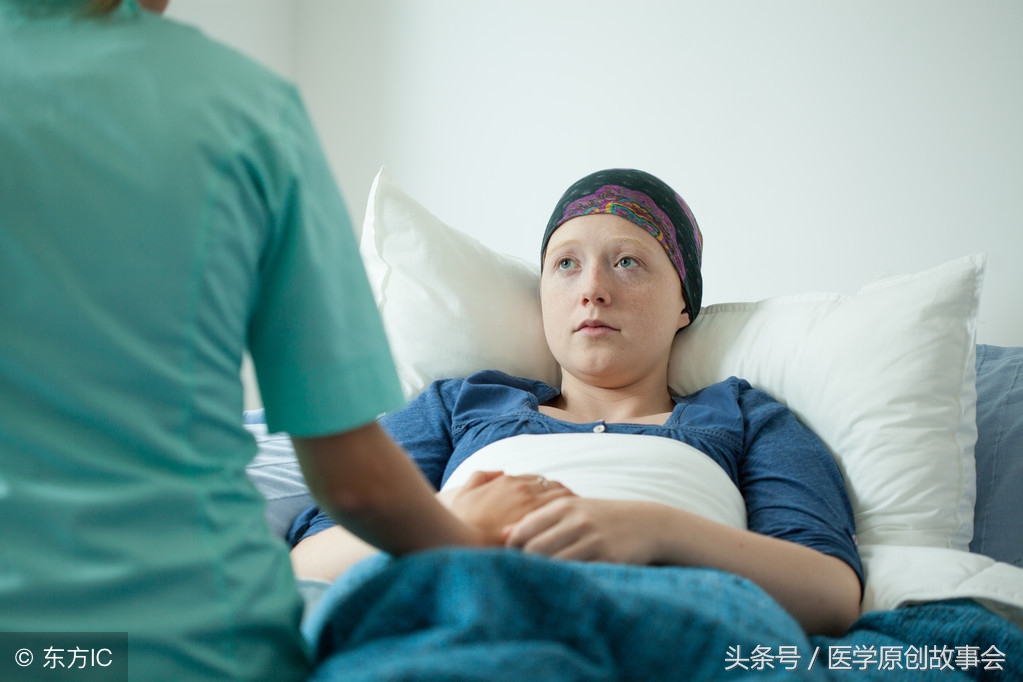 皮肤上突然出现紫色瘀斑还很疼,皮肤出现紫色瘀斑特别容易破