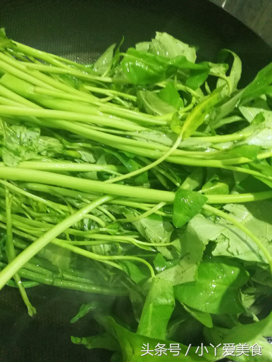 东北烀豇豆肉皮咸菜做法,东北烀地瓜梗咸菜教程