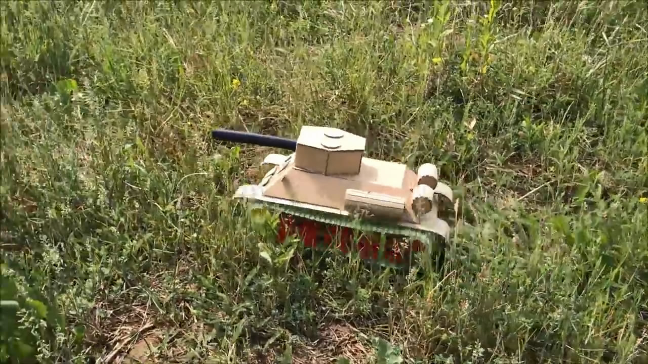 创意DIY，教你学会如何制作纸板坦克车玩具模型，关键是可遥控