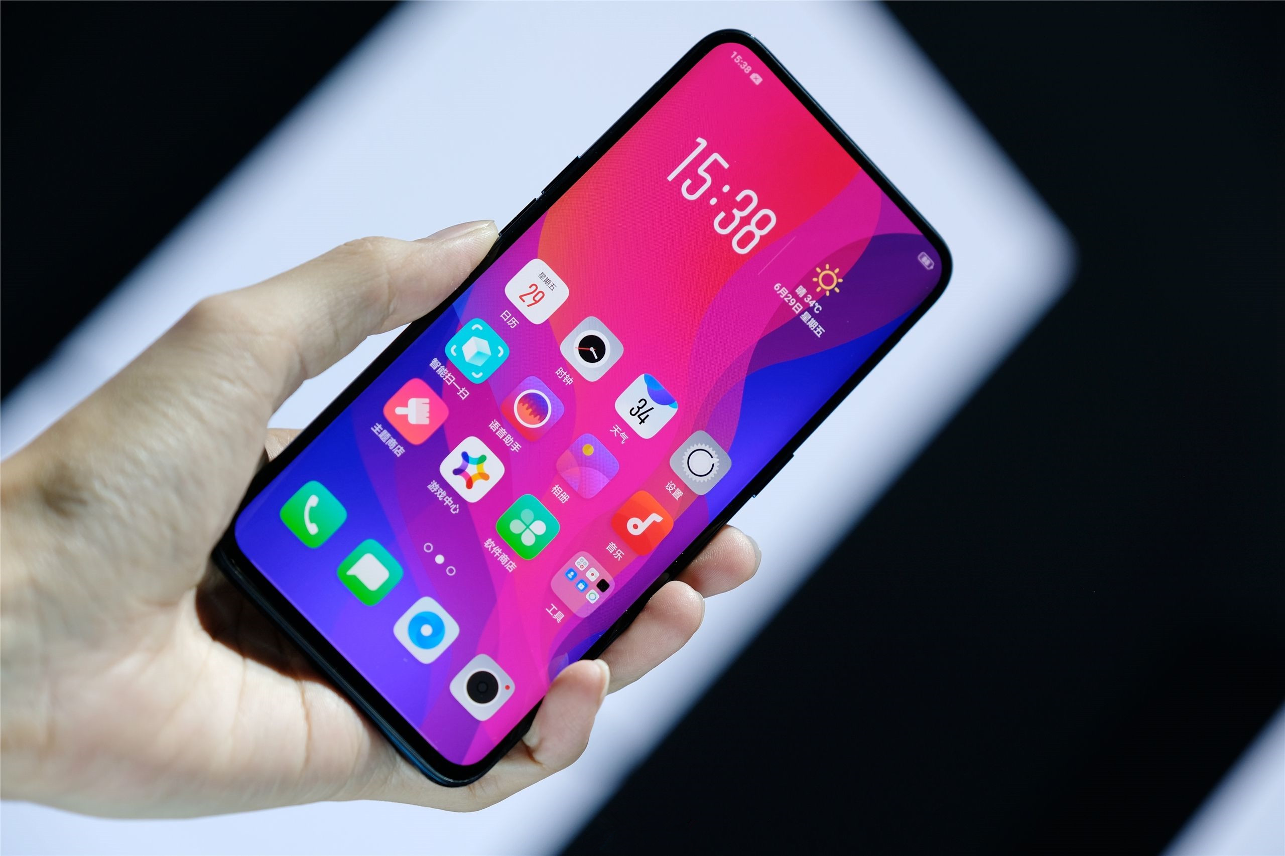 oppor17是刘海屏还是水滴屏,oppor17是水滴屏吗