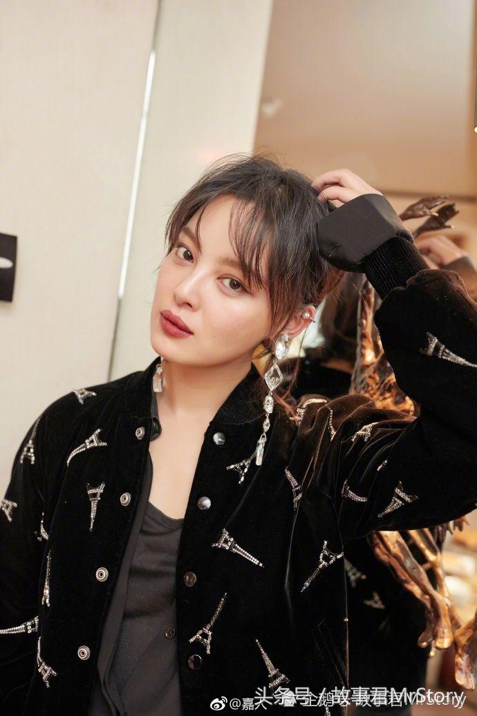 这个满脸写着“欲望”的女演员说:我想红,我想赚钱