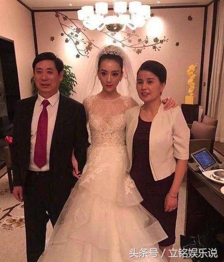 郑嘉颖巴厘岛结婚却让亲友团自费买机票？被吐槽比郭富城还小气！