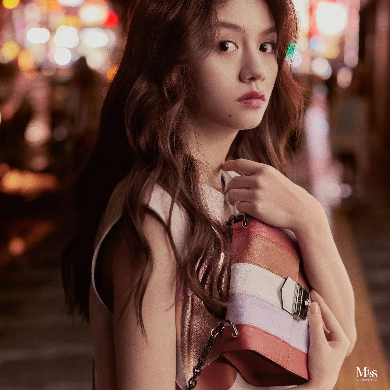 七哥力荐:女人的激吻唇一定要配上海藻卷才是真性感