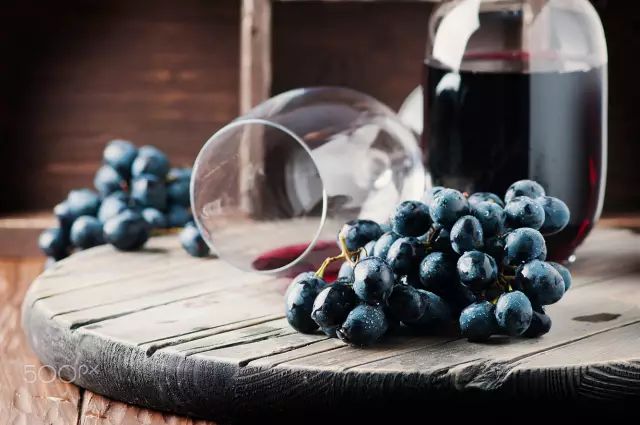 如何领略葡萄酒的魅力,如何品尝葡萄酒的果香