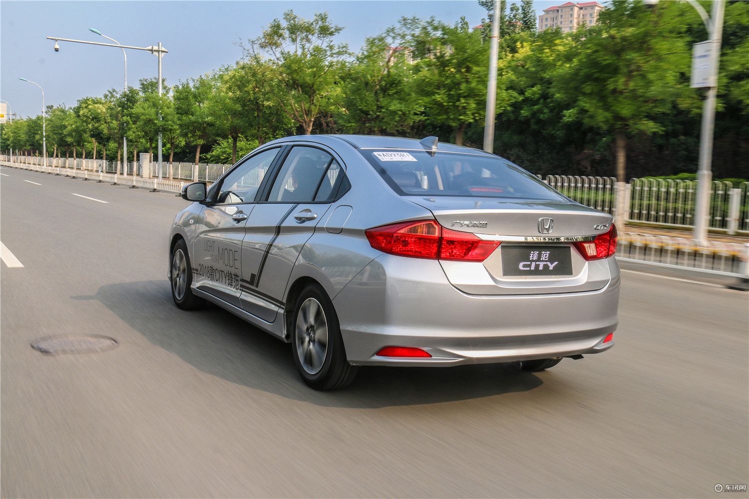 给媳妇买辆车代步用,适合给媳妇买的车