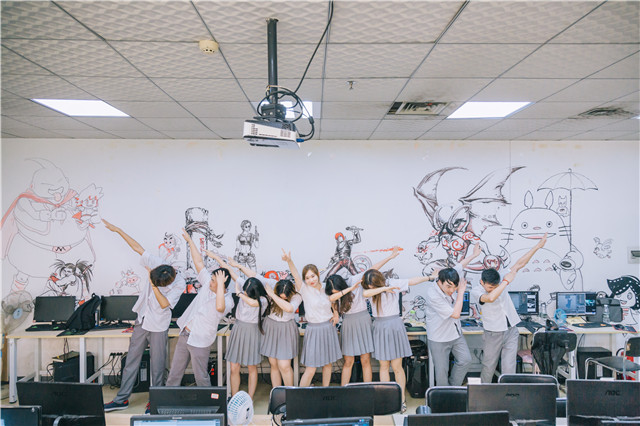 武汉汇众广埠屯校区：最美毕业季，情谊不散场