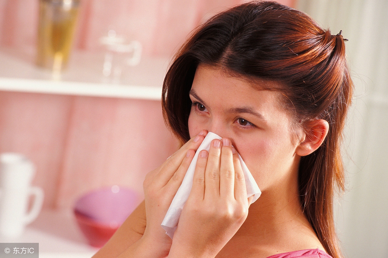 咽喉肿痛发痒打喷嚏流鼻涕怎么办,鼻腔内发痒打喷嚏流鼻涕怎么回事
