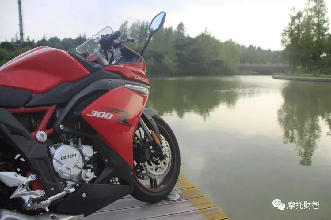 最新款隆鑫无极300rr,无极300rr19款和20款有什么区别吗