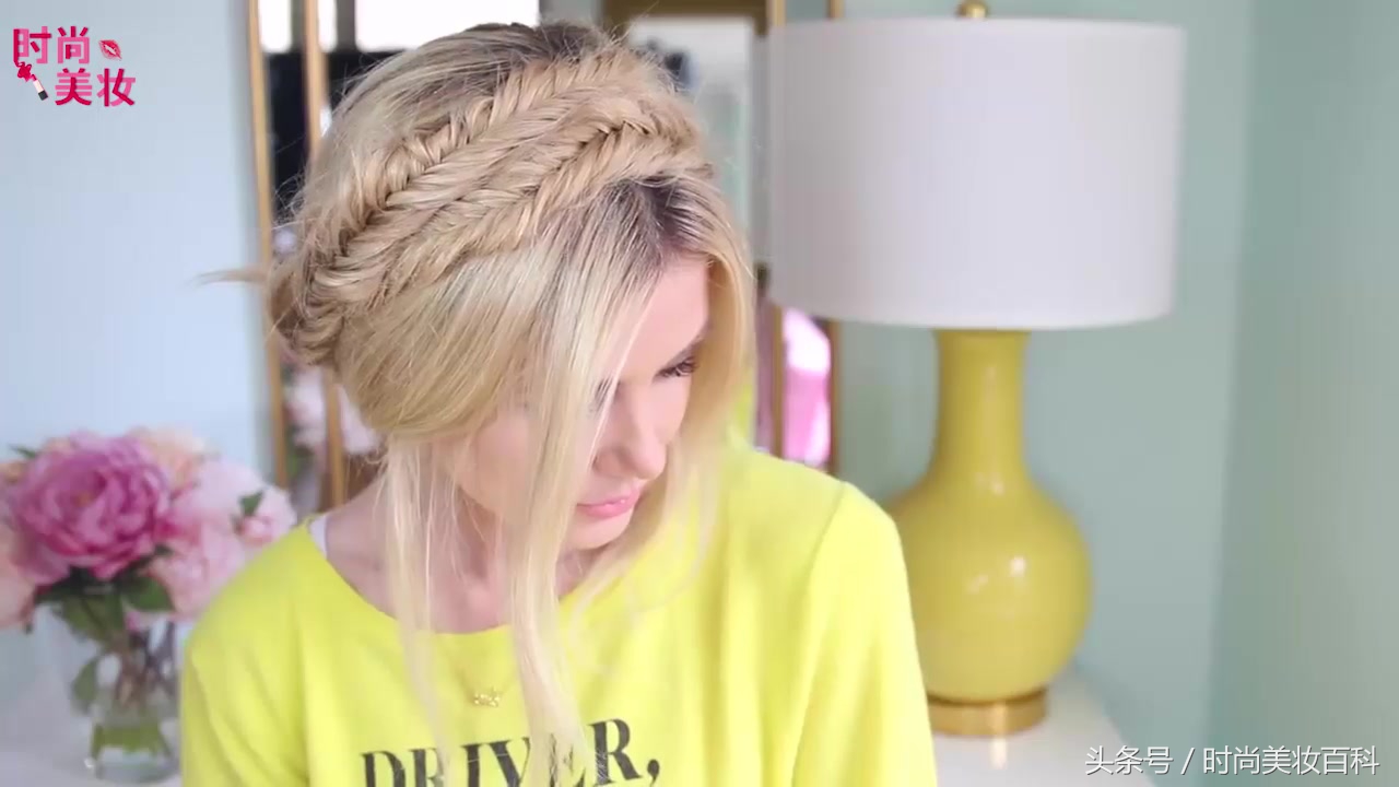 鱼尾扭扭夹盘发教程中短发,两边编发的低盘发简单好看教程