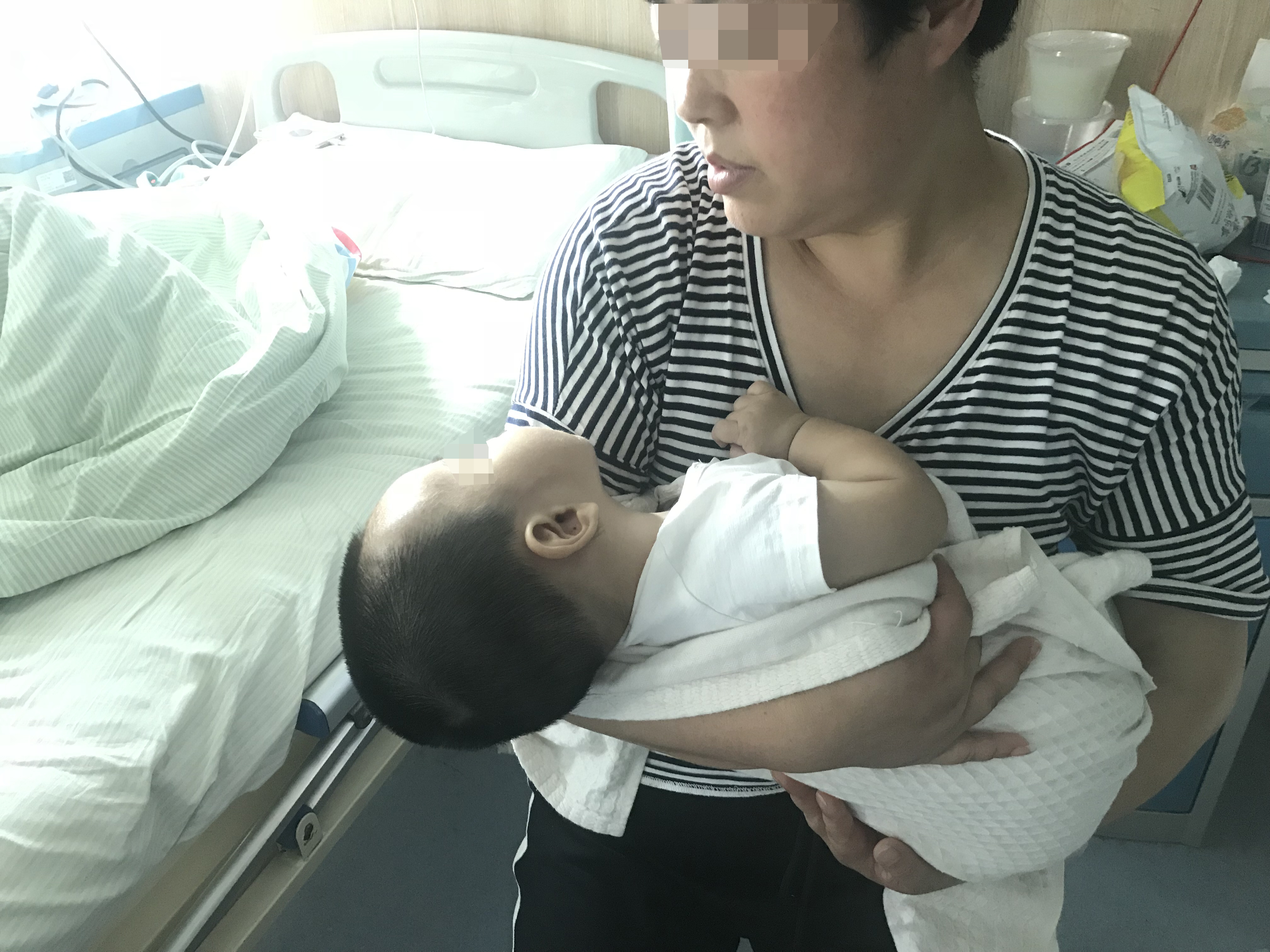 7个月宝宝眼睛被划了一下有事吗,宝宝眼睛被划了一下流泪