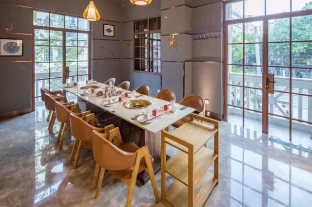 牛蛙火锅和毛肚火锅哪个受欢迎,魔都火锅店