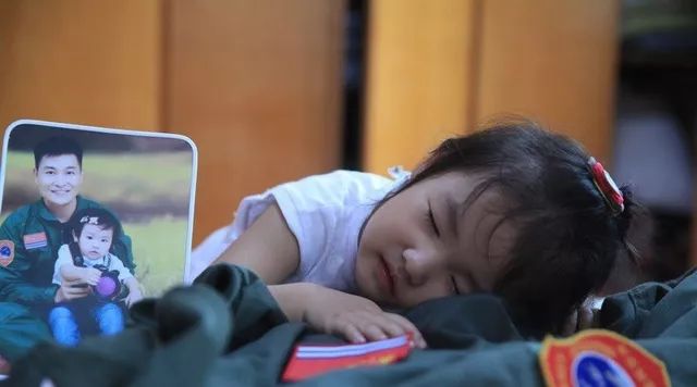 向所有中国军人军属致敬,致敬军人致敬军属