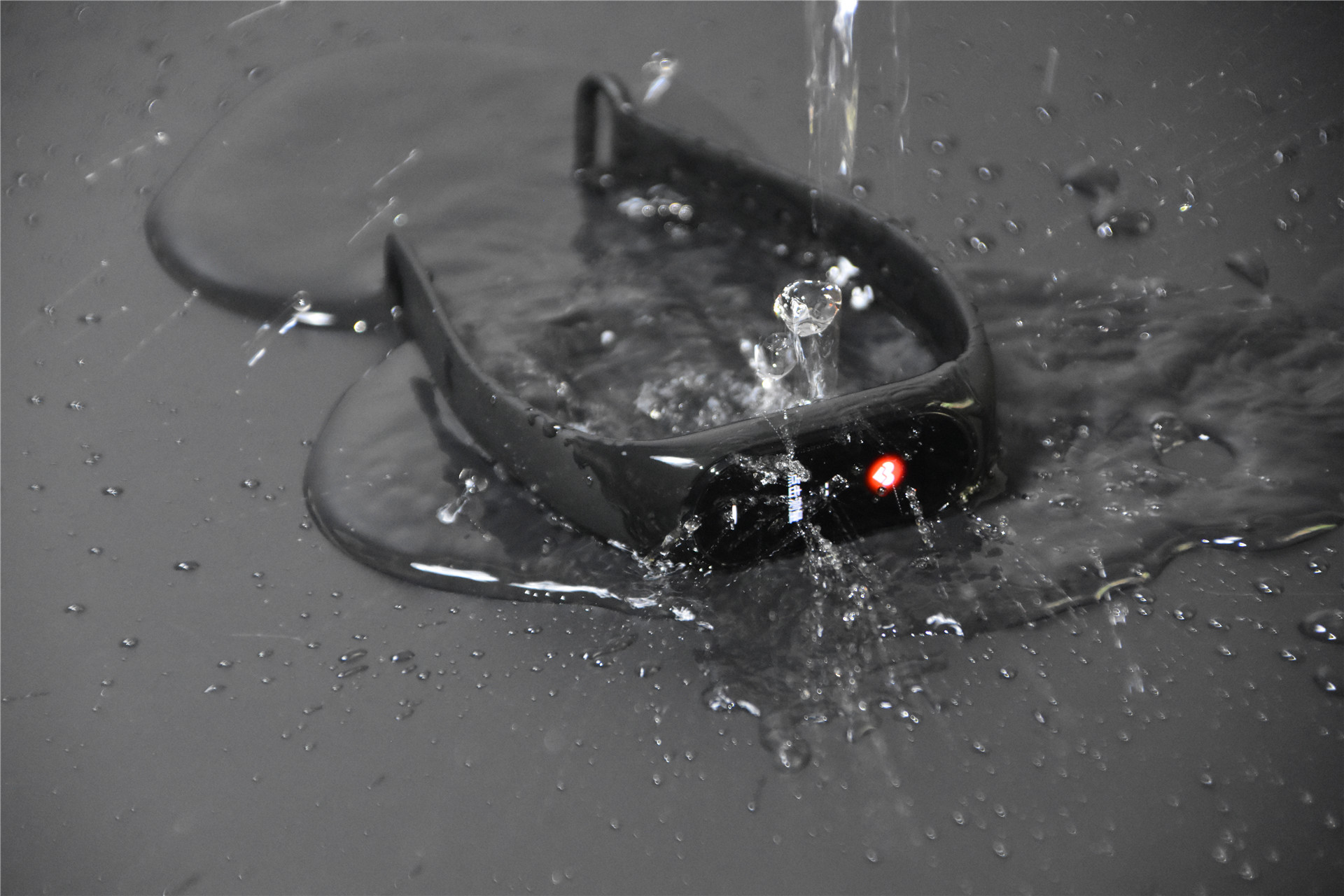 黑加手环对比小米手环3nfc,小米手环8nfc和iwatch