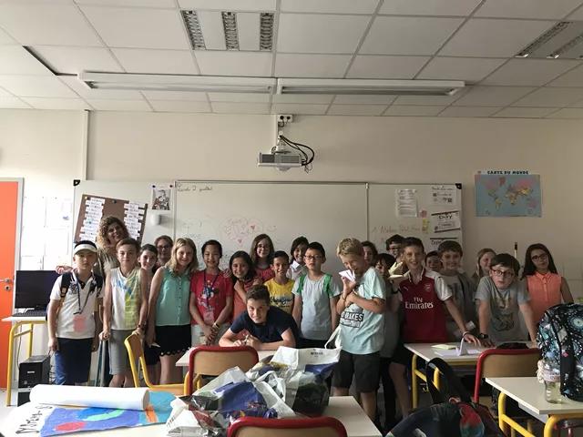 红遍整个欧坦市的草小西区学子，了解一下