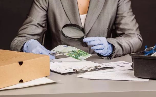 公诉拒不认罪怎么判,公诉机关证据不足法院怎么处理